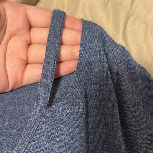 so short sleeve v neck t shirt with neckline cutouts - Picture 4 of 5